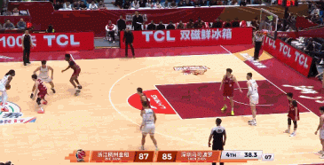 史密斯客场高分绝杀浙江队，球星作用发挥到极致，小孩哥真的不得了

新疆队格兰执教