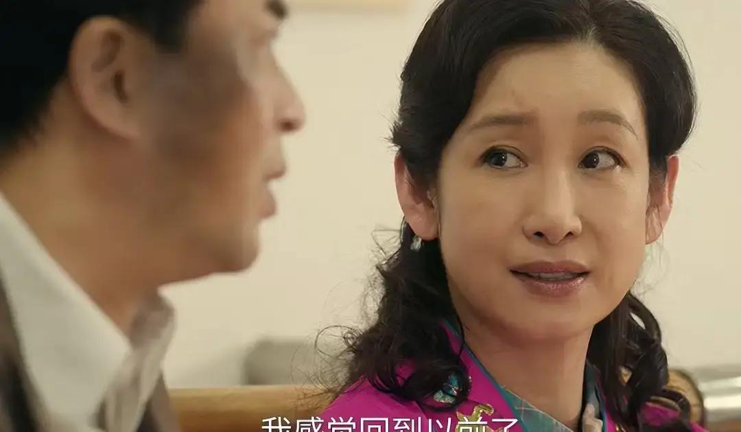 所有人都被电视剧骗了。

电视剧里的花彩香苦了一辈子。年轻时为胡三元守活寡，老了