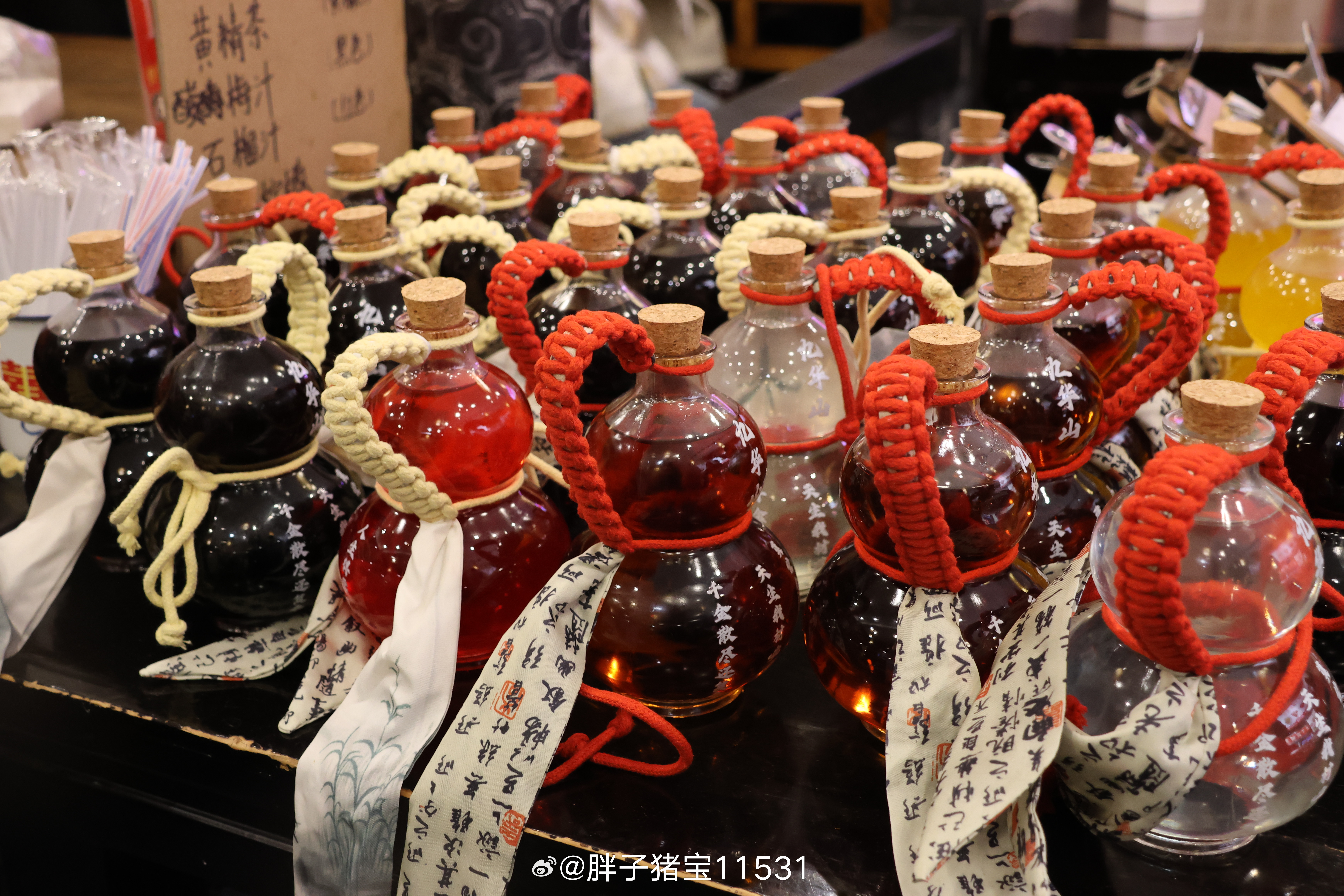 到了安徽怎么能不吃臭鳜鱼嘞。臭鳜鱼，一品锅，土鸡汤，刀板肉，小炒黄牛肉。量大嘞，