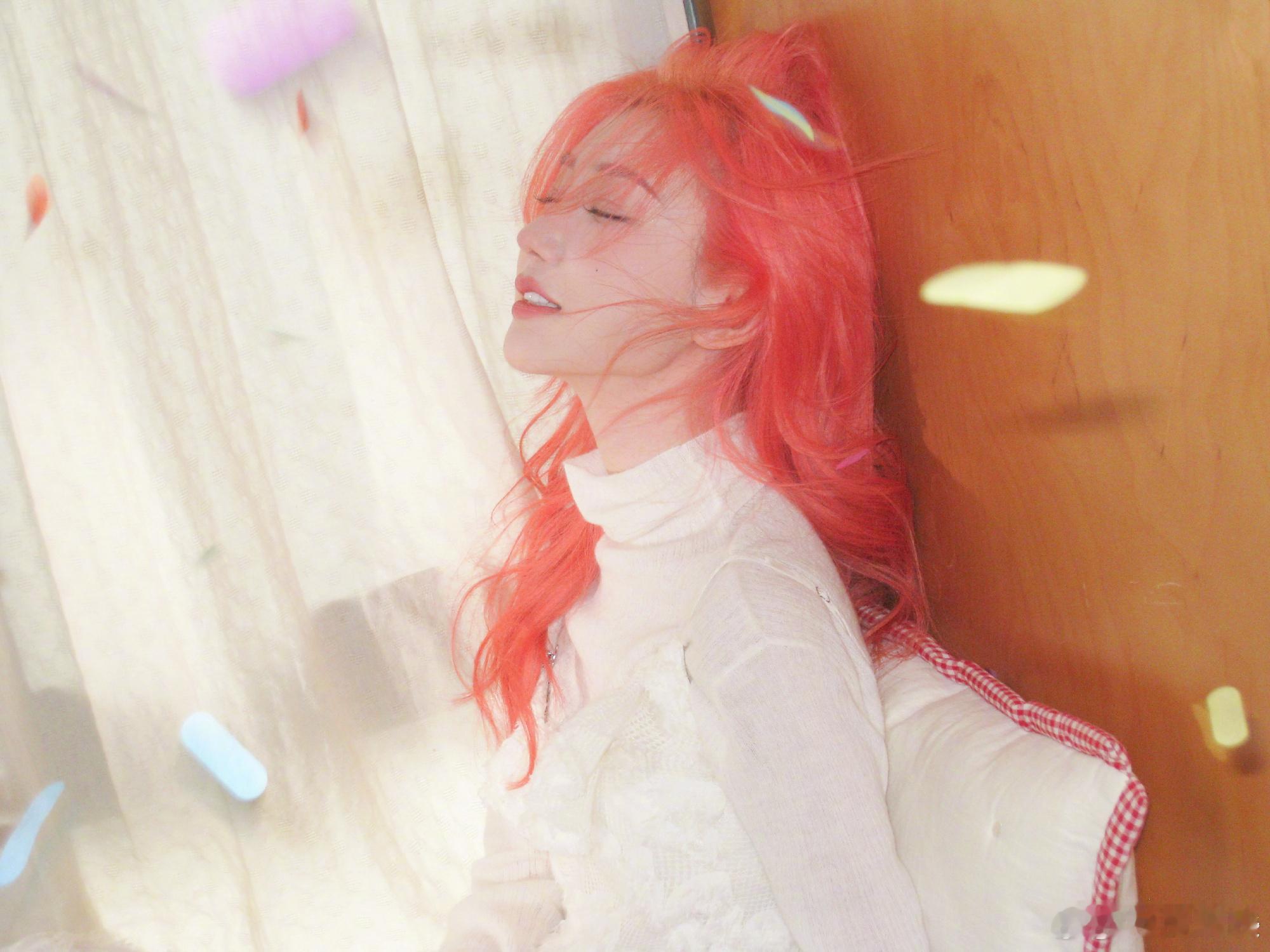 毛晓彤生日发文毛晓彤除夕生日太幸运了！粉发造型又甜又灵，假期和生日撞个满怀，幸福