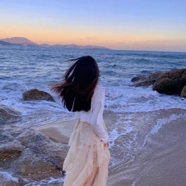 女性非婚生育
女性生育放开之后，普通女生想要通过婚姻来改变命运，就越来越难了。