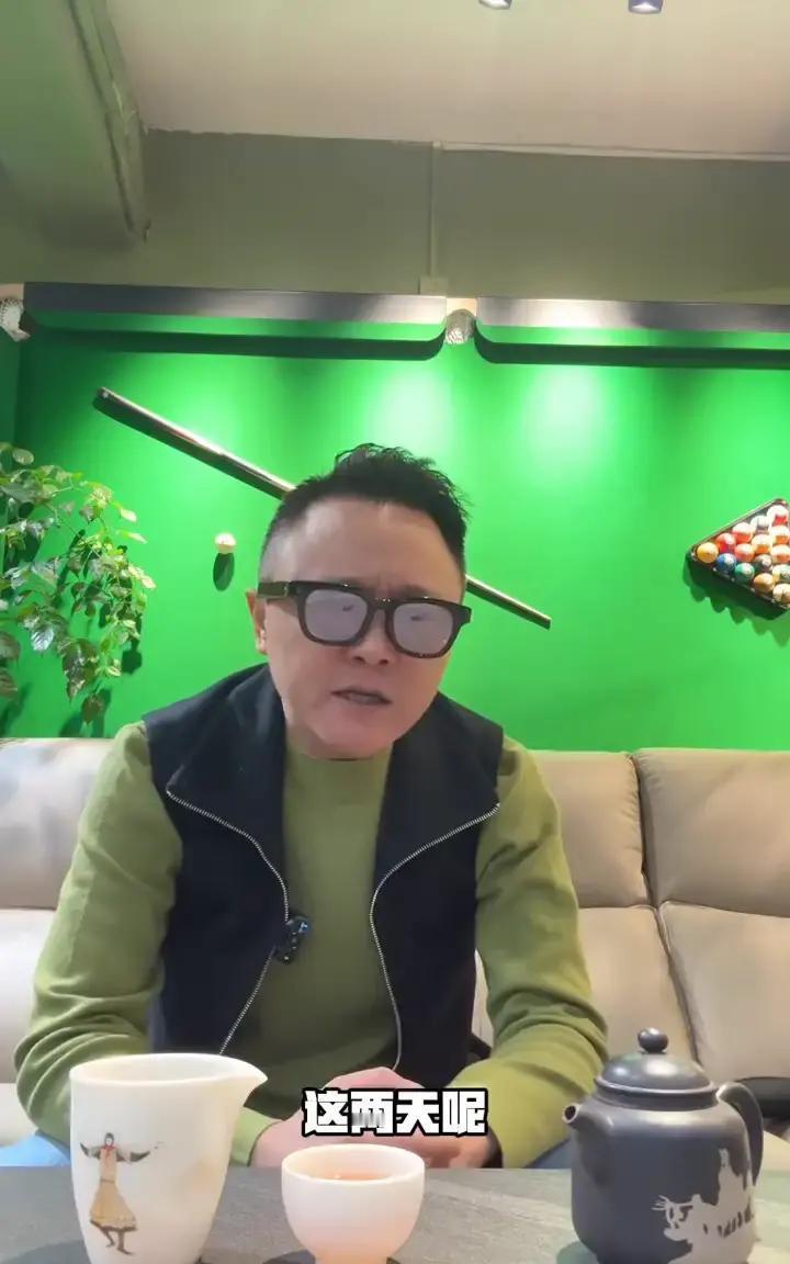 赵心童被当工具人？
 
签名视频刚发，有人甩出澳门酒店监控。李波说在苏州陪打球，