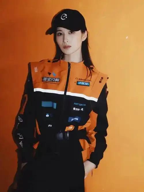 京东和美团大战，被淘宝偷家！
11月3日，阿里大动作，饿了么APP正式更名为淘宝