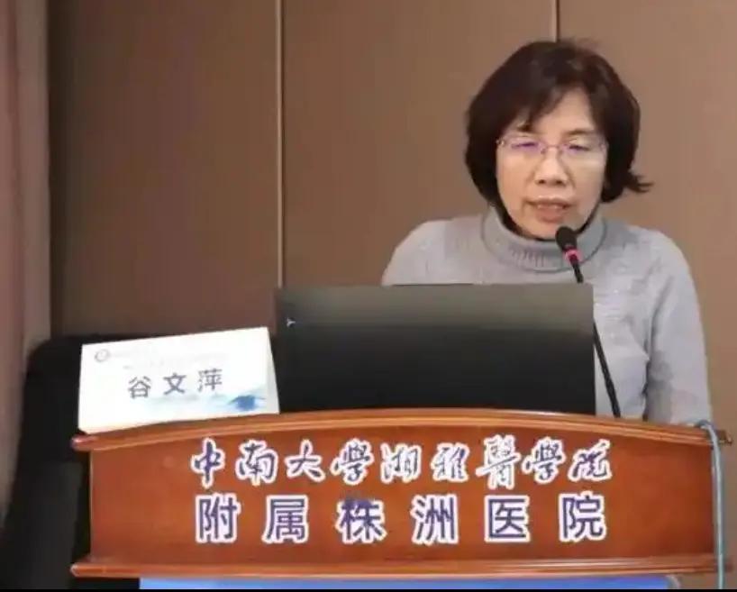 这位留美海归导师的一个孙姓学生跳江了。孙同学据说来自深圳，2018年高考600多