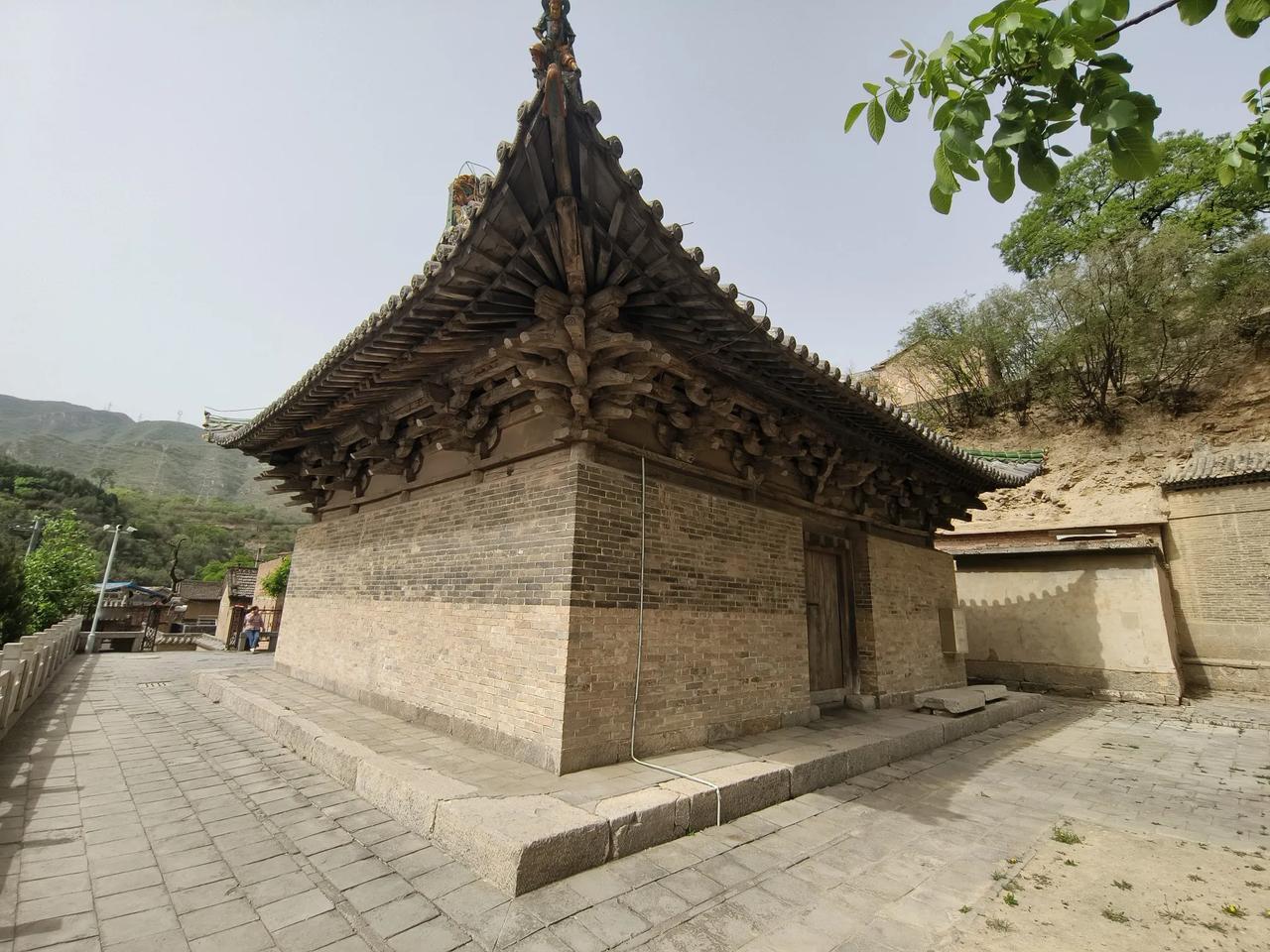 平顺县佛头寺探幽
     四月三十日，我带老伴和二姐自驾游去了山西平顺县。平顺