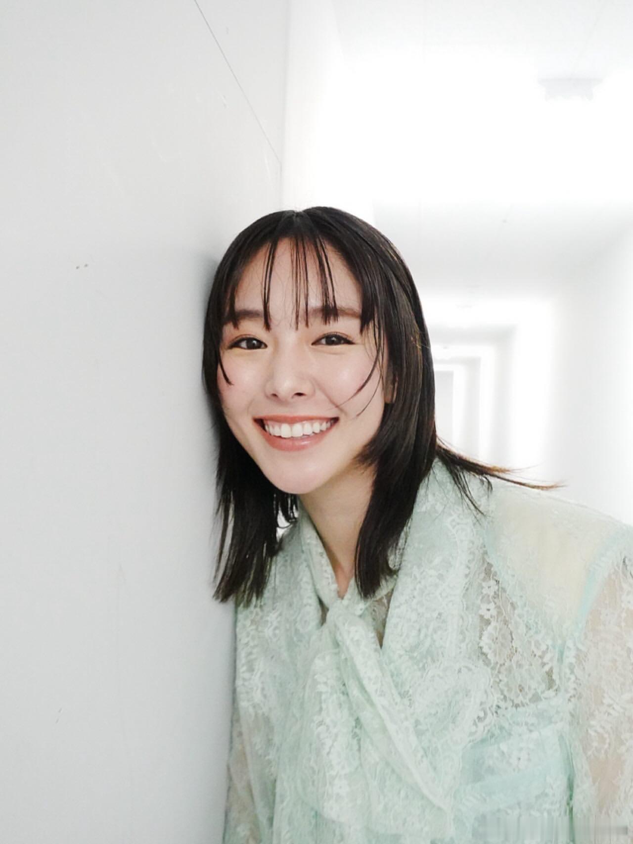 唐田英里佳宣传《路人子之恋》的最新照片 