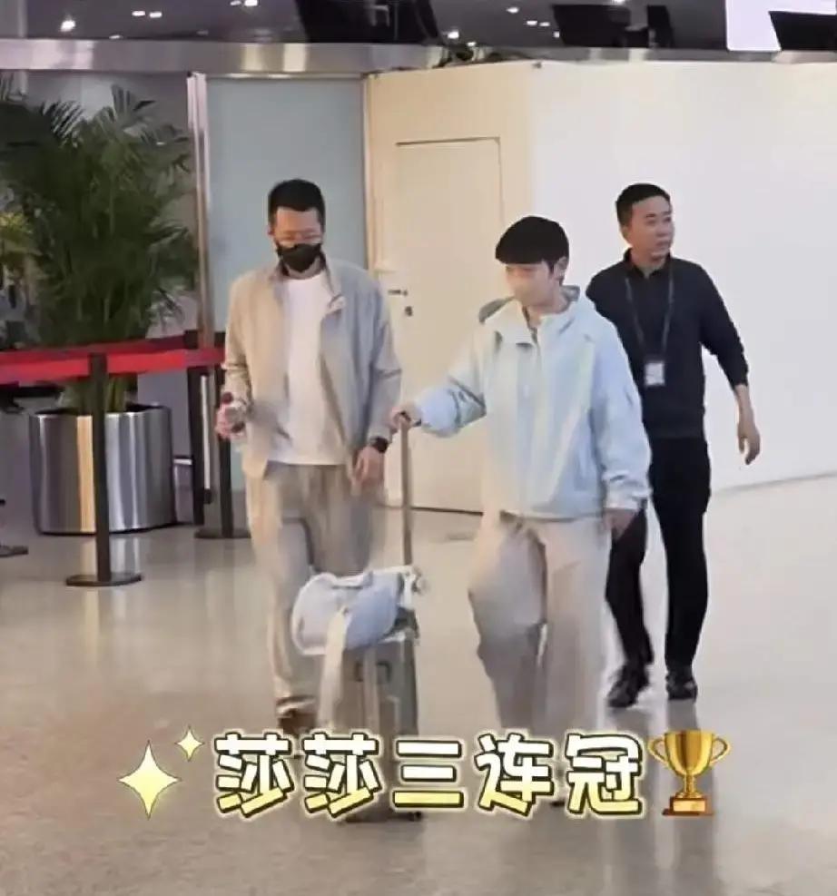 孙颖莎打完世界杯直奔成都不回北京 背后细节戳中国乒备战用心
很多球迷纳闷，4月打