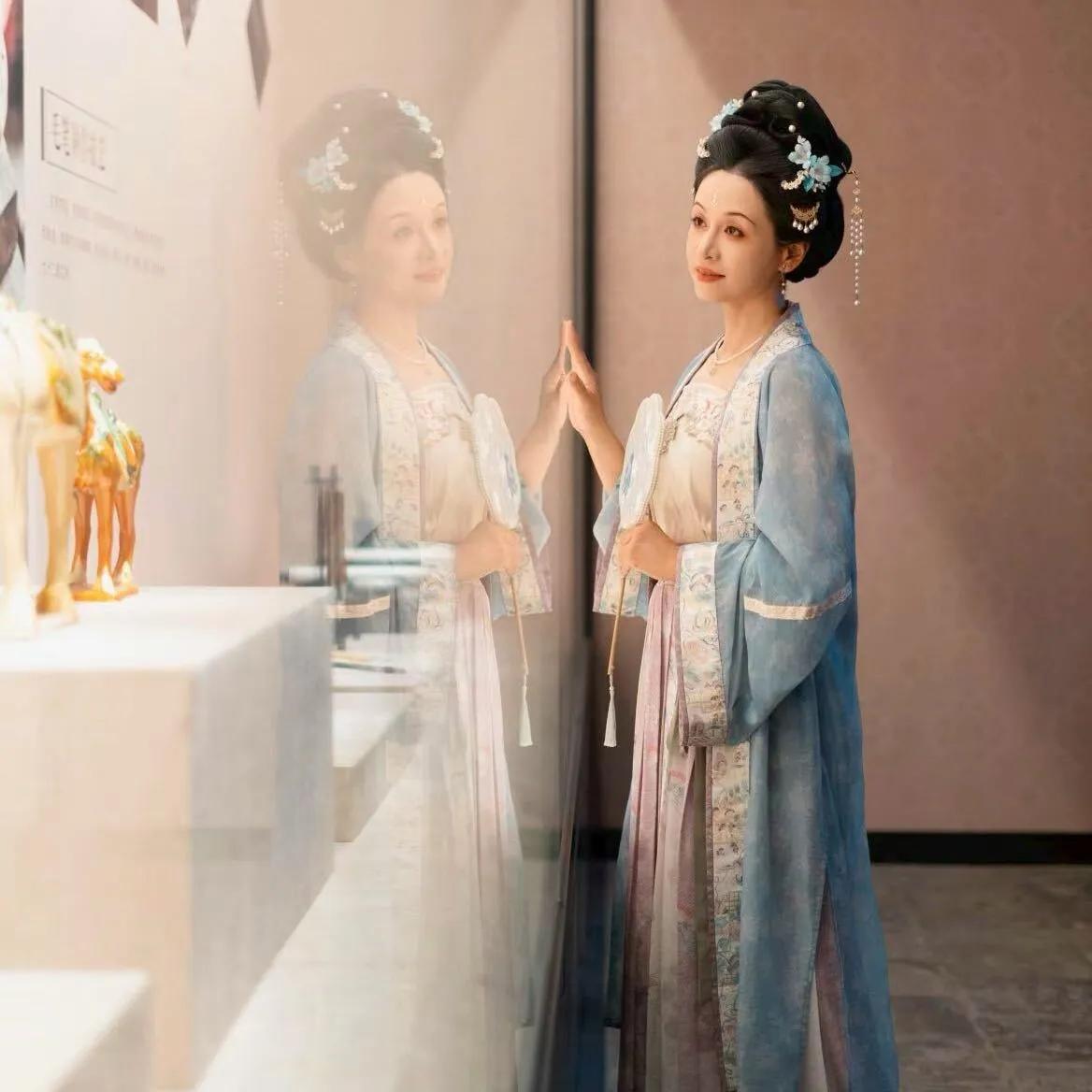 老师告诉我们，他家位于黄河边上，家里世世代代以务农为生。根据农村人的经验，只要黄