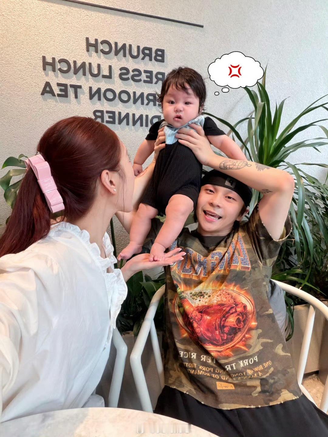 幸福！小李一家三口过七夕