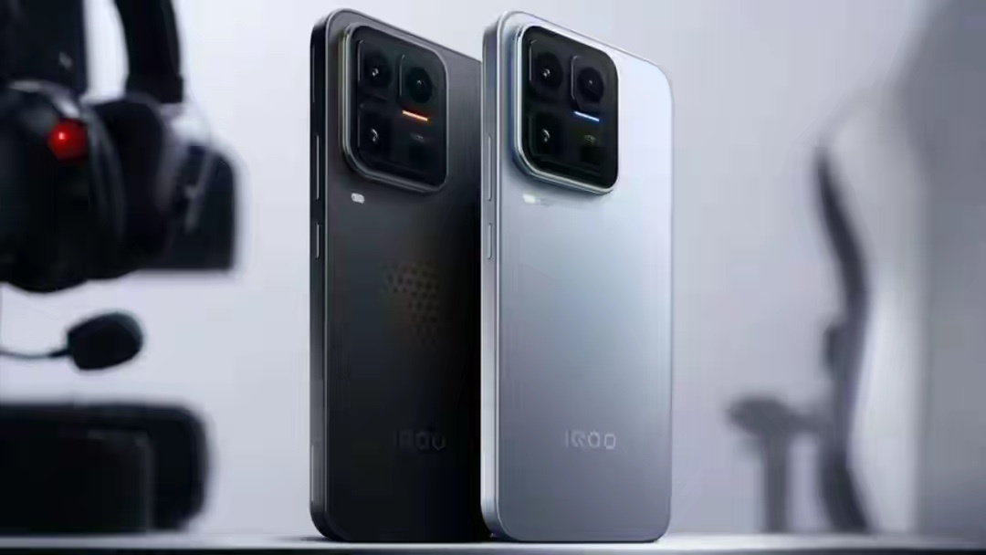 根据目前消息，iQOO 16T这次直接解决长时间游戏发烫降频痛点。新机自带内置散