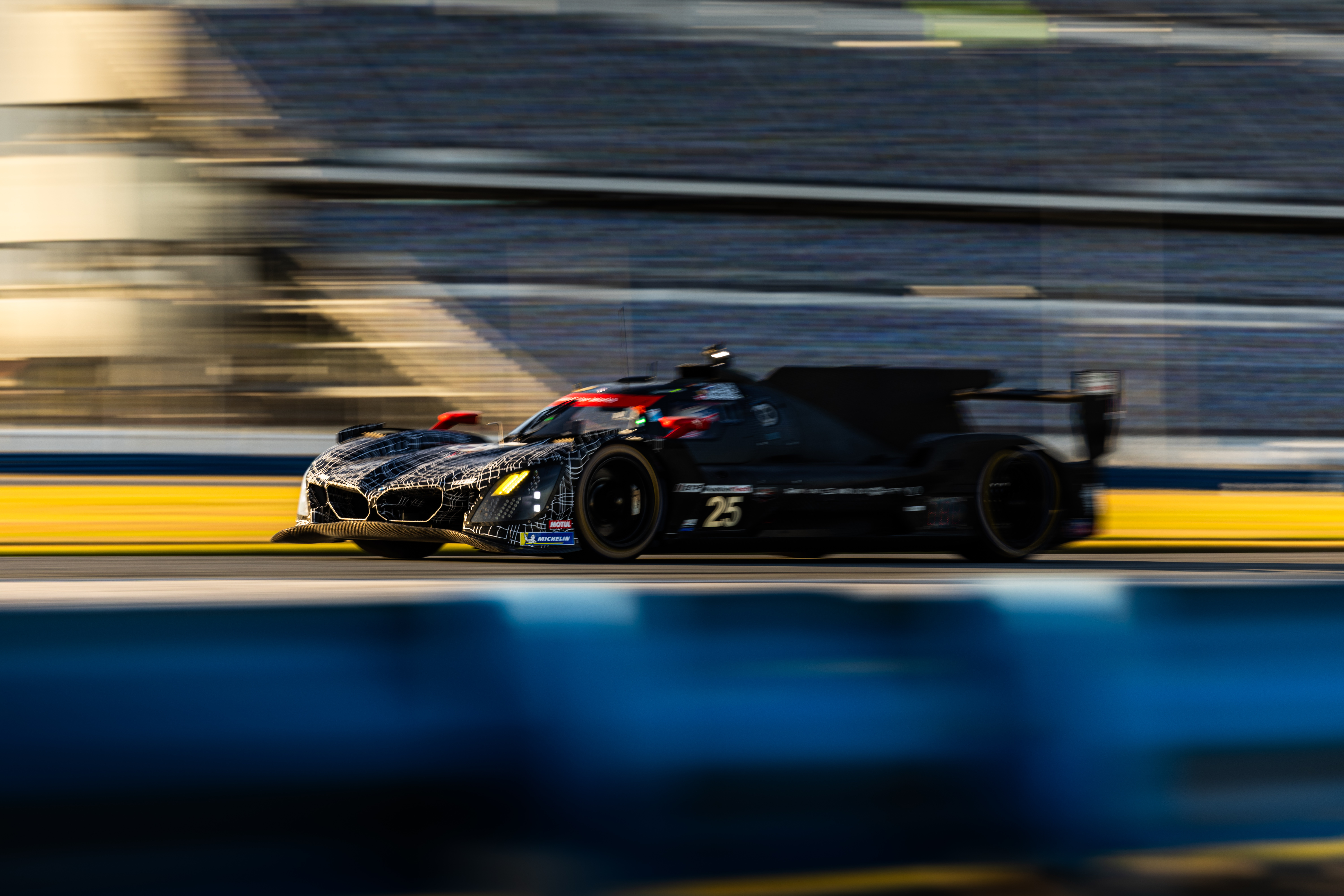 自2023年首次亮相以来，M Hybrid V8在IMSA取得了三场胜利，但在W