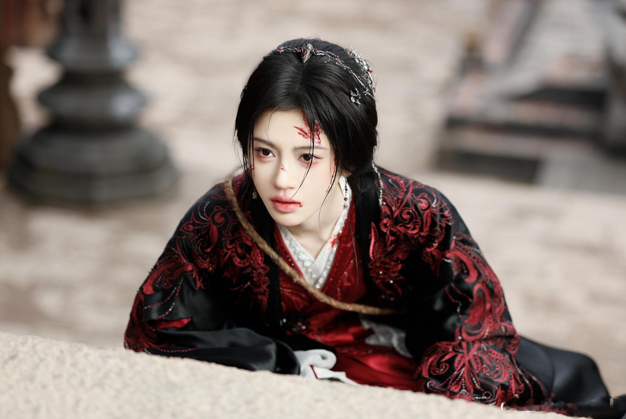 鞠婧祎露芜衣热度破2亿 优酷首位破2亿的角色，这份独一份的成绩，就是鞠婧祎实力最