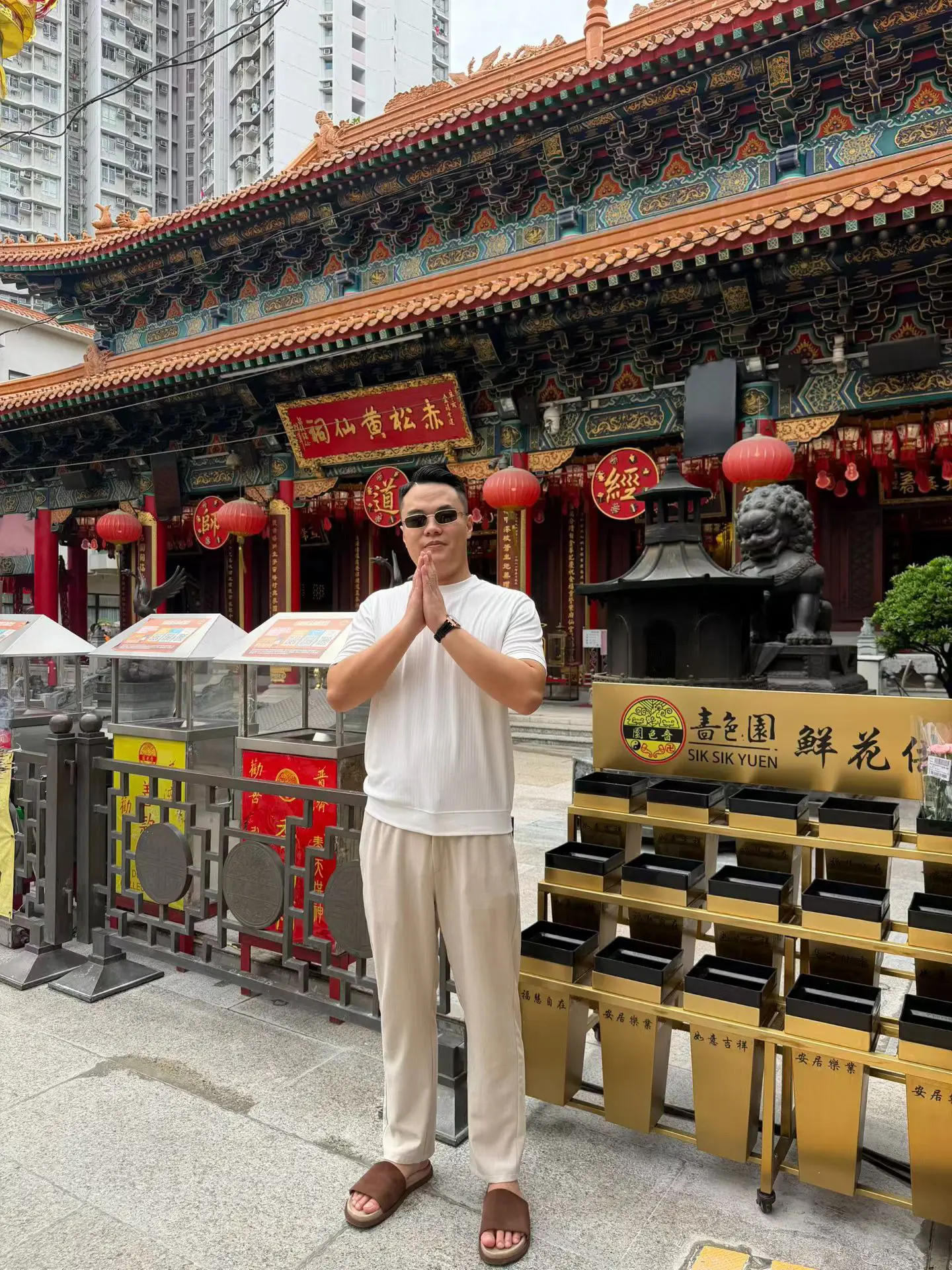 我不拜任何神，我只拜我自己 因为能掌握自己命运的就是神 世人皆愚蠢  ...