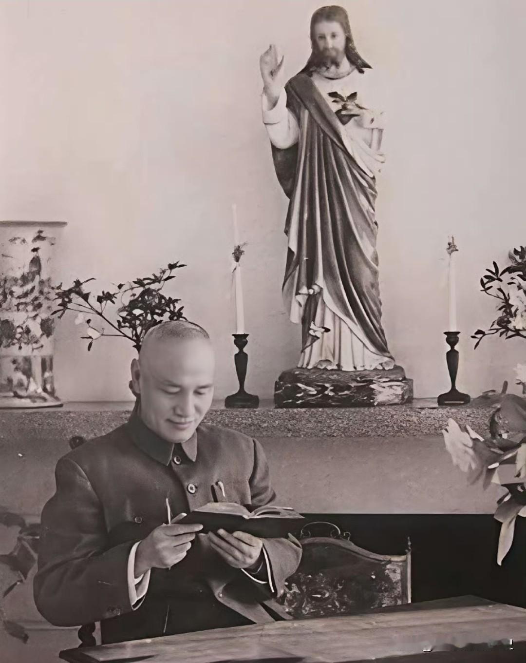 败退台湾之后，蒋介石对基督教的信仰愈发虔诚。
他每日早晚必定诵读《圣经》、虔诚祷