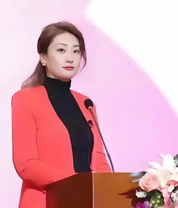 “宗馥莉首战输了！”8月1日下午4点，香港高等法院一纸非正审禁制令把这句标题甩上