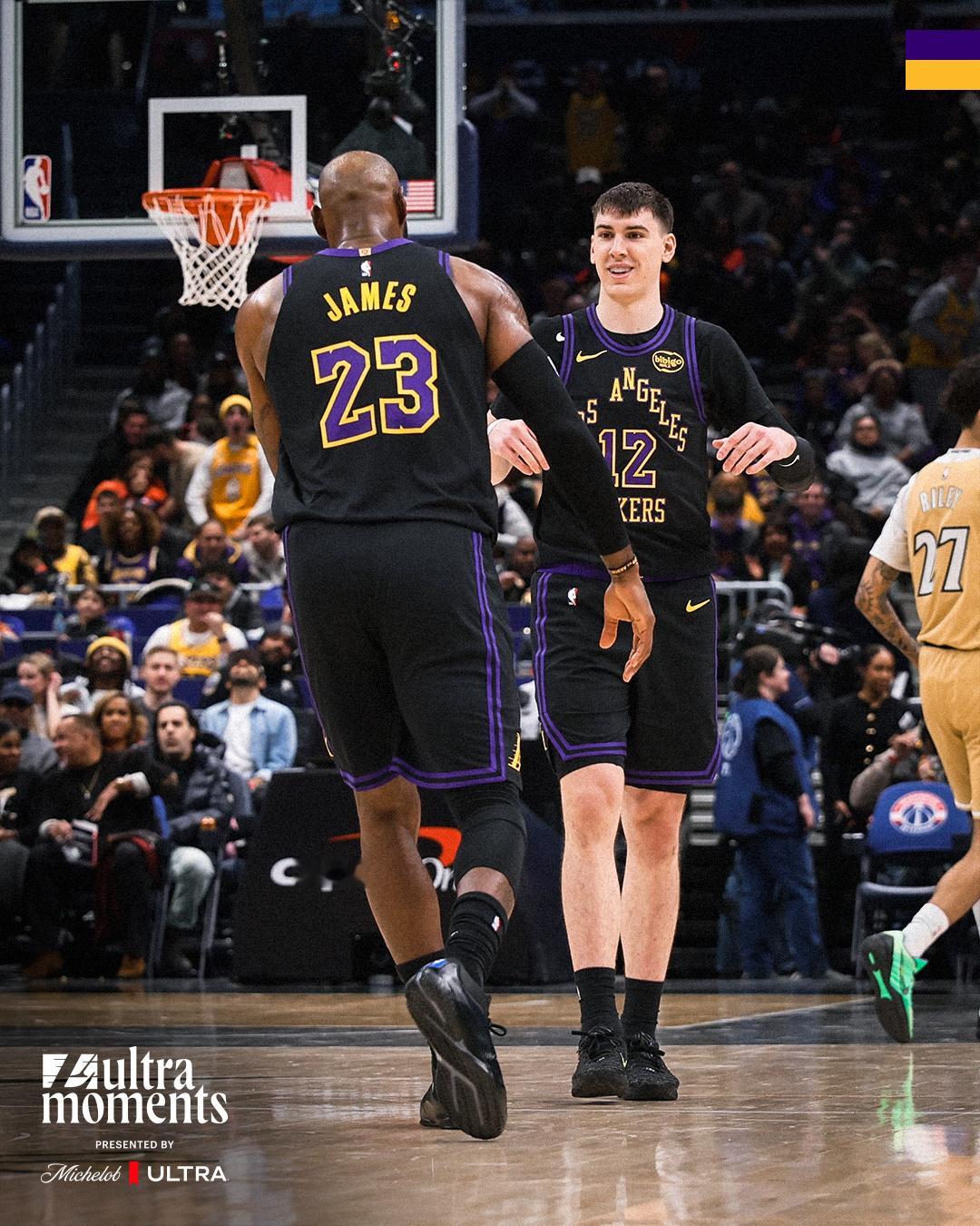 当球队一顺百顺的时候，会展现这种笑容，希望可以一直保持下去💜💛湖人国度洛杉矶