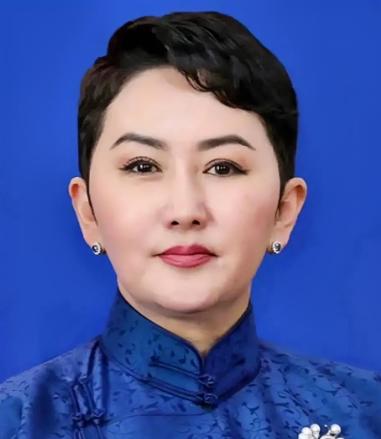 同样是身居高位的外交官员，为何蒙古国女外长巴特策策格能收获全网网友一致感慨？草根