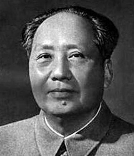 1964年，伟人在开会时，看到了正在抽雪茄的李先念，李先念随手递给了伟人一根，谁