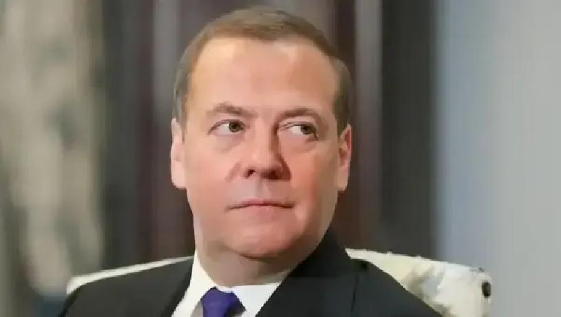 梅德韦杰夫那句“今天能抓马杜罗，明天能抓德国总理”，一下把话题点到了权力边上。