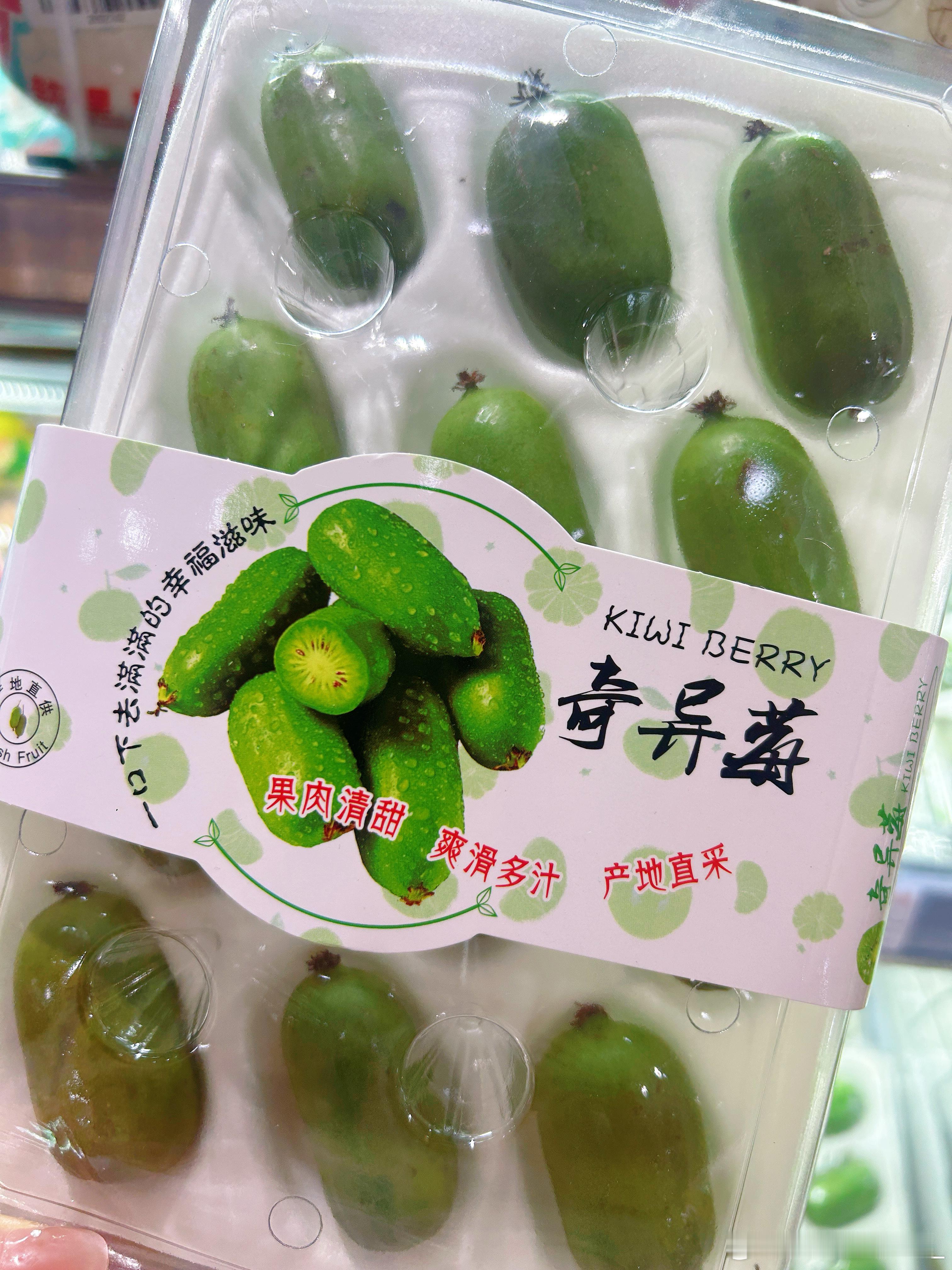 周末中午的超市真的好好逛。因为人真的好少。以前总是下班之后来。人多的像赶集似的[