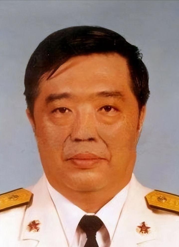 薛明记得那一天的痛。2001年3月底，北京八宝山追悼厅内，身为一位85岁的老母亲
