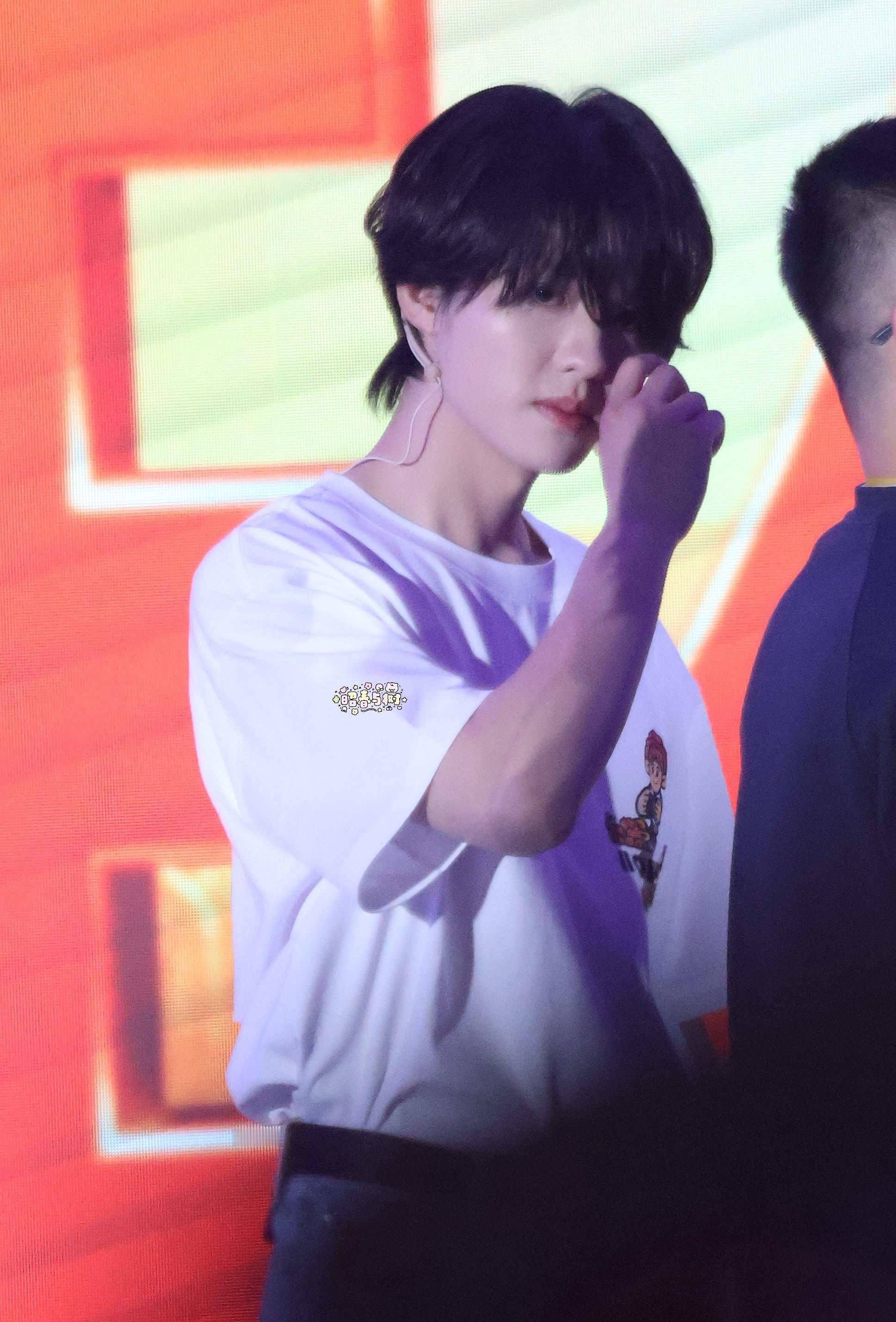 李昊[超话]  🍑李昊星光熠熠 250415·豪士可我最初的愿望只是希望你能快