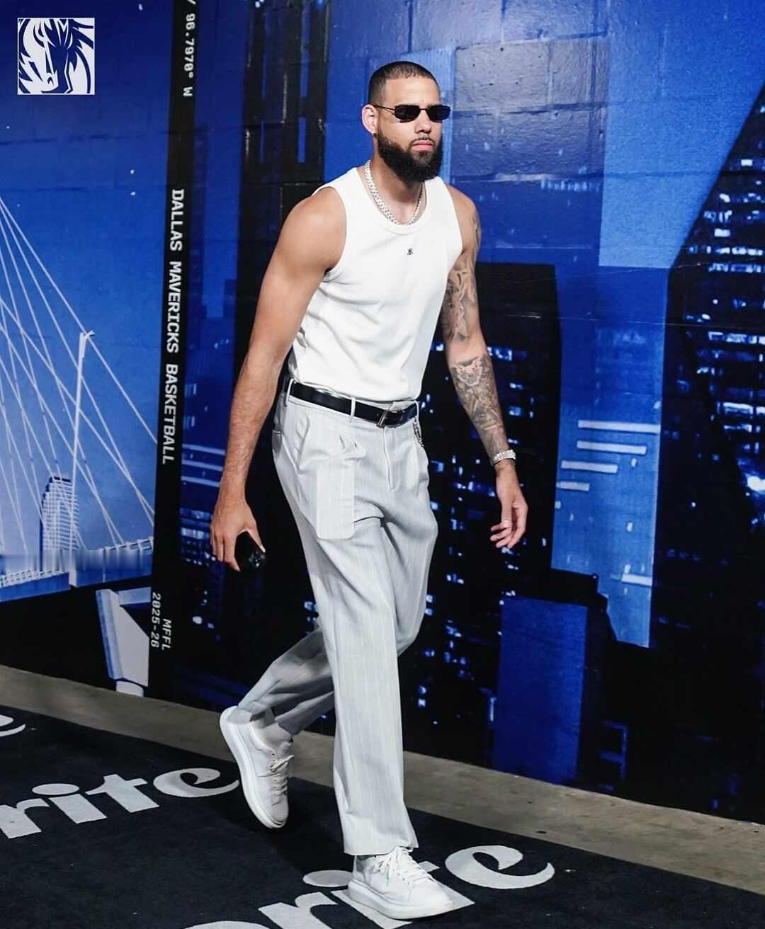 Mavericks独行侠队穿搭分享
德鲁真变大叔了[吐舌]NBA球星穿搭 独行侠