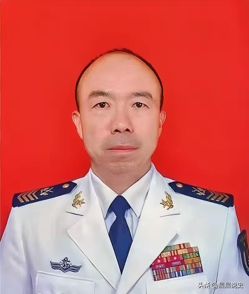 ​从穿上军装那一刻开始，马少利一直心潮澎湃，也发誓要干出个样子来。在新兵连，马少