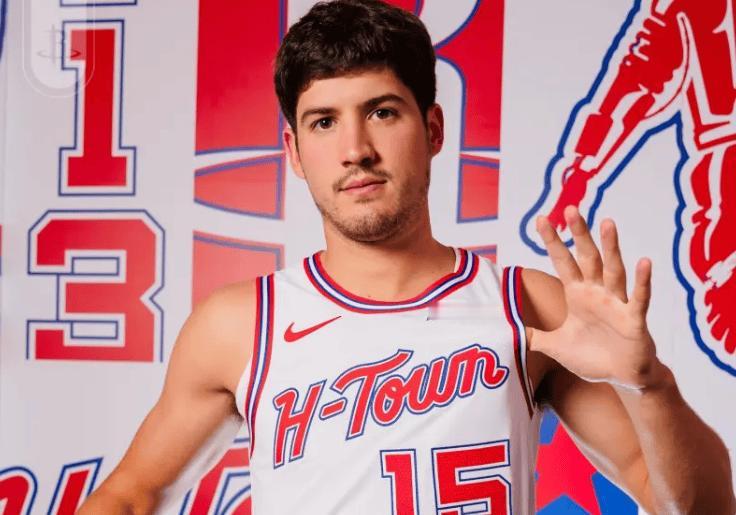 谢泼德其实现阶段，并不需要把目标定成库里这样持球控场型的一号位。
其实完全可以成