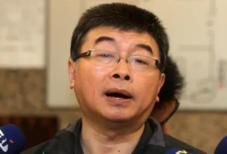 这次要给邱毅点赞！至少邱毅总算给郑丽文说了一句公道话。

邱毅指名道姓说郑丽文说