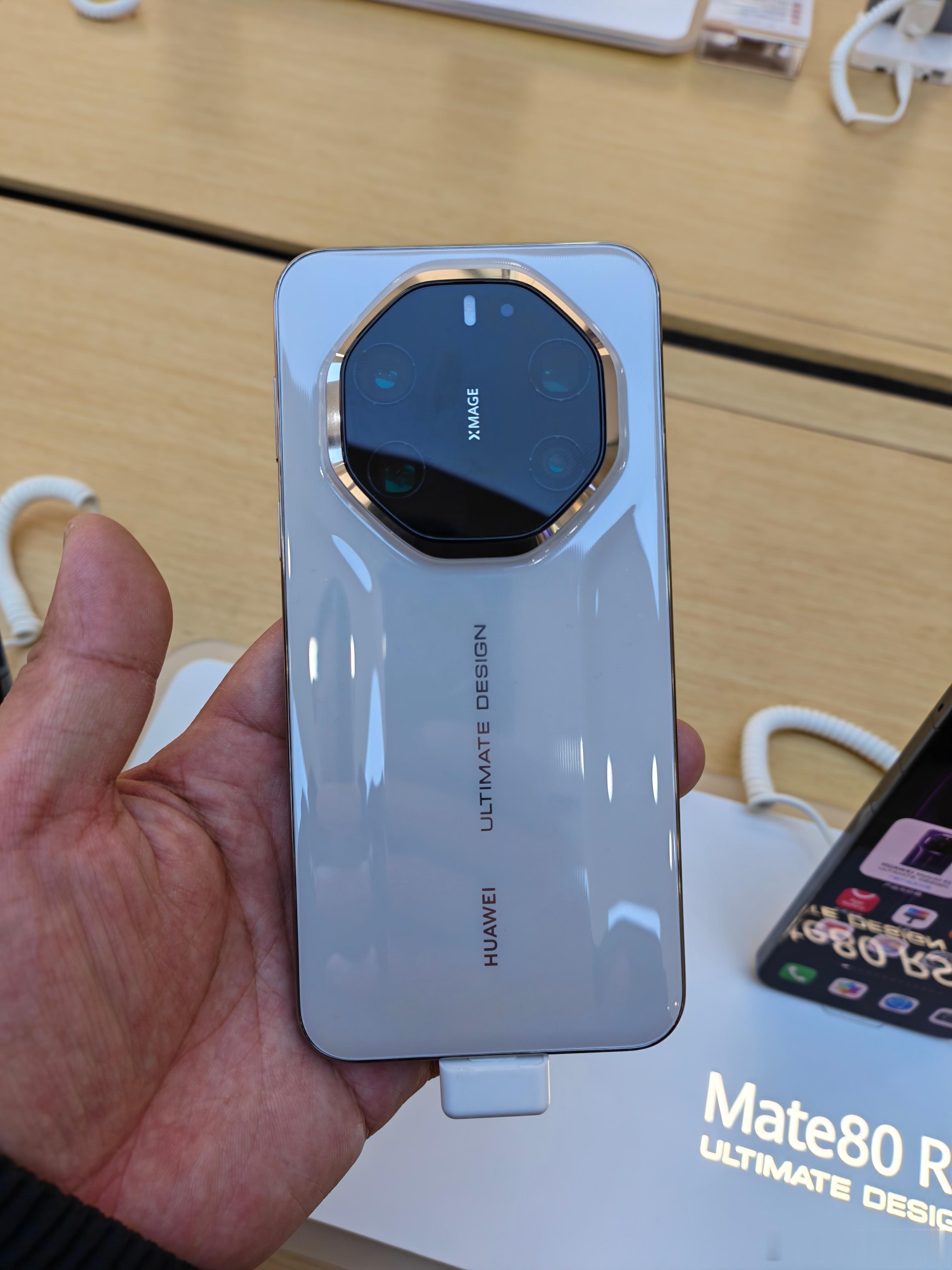 华为Mate80 RS非凡大师，太霸气了！ 