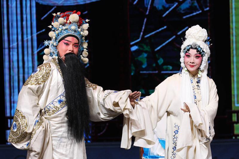 寇准的“胡子保卫战”
寇准胡须沾饭粒，下属丁渭谄媚：“我帮您捋！”寇准冷眼：“参