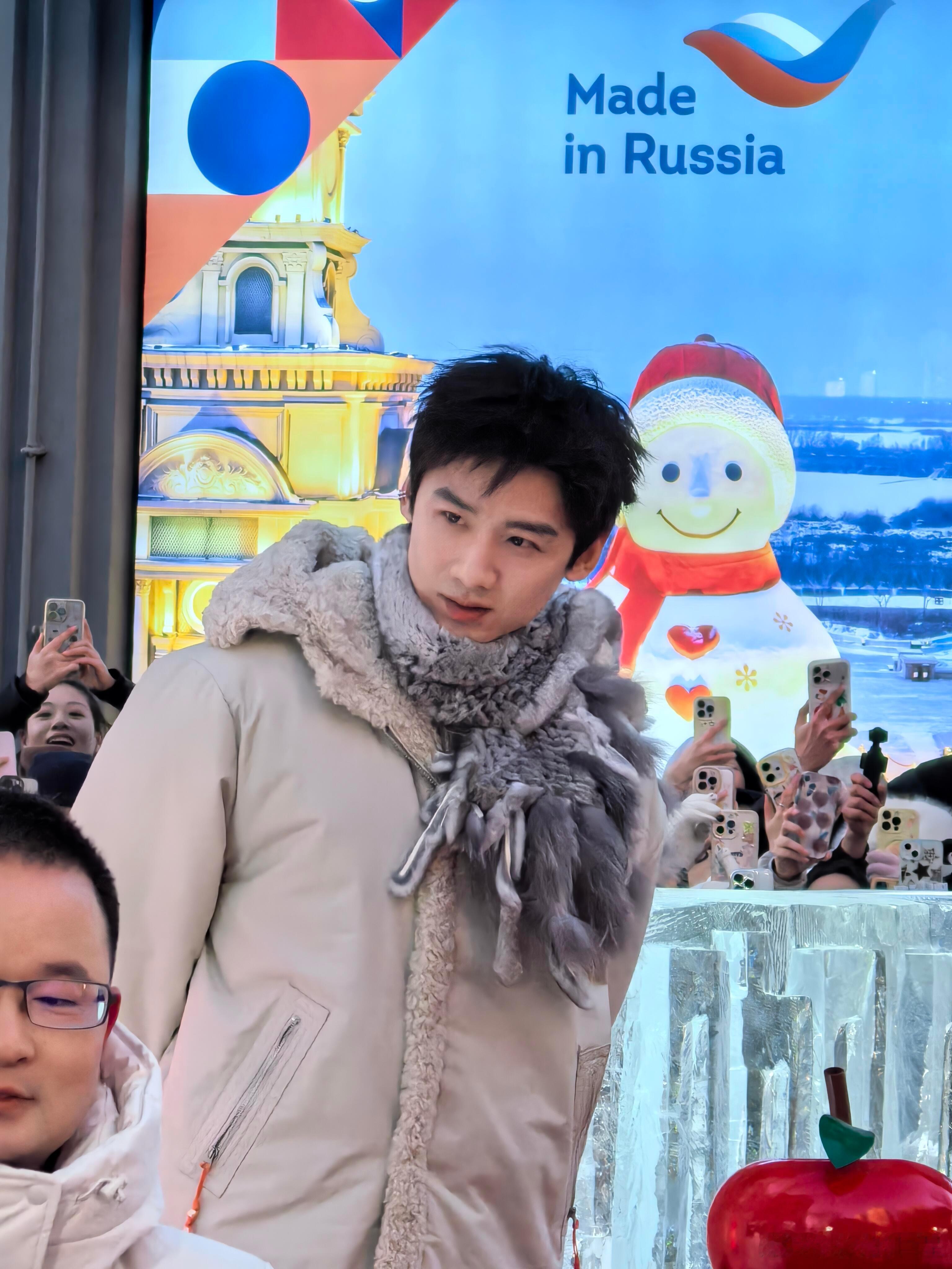 白敬亭哈尔滨活动状态白敬亭哈尔滨线下活动人气 帅帅的很安心 