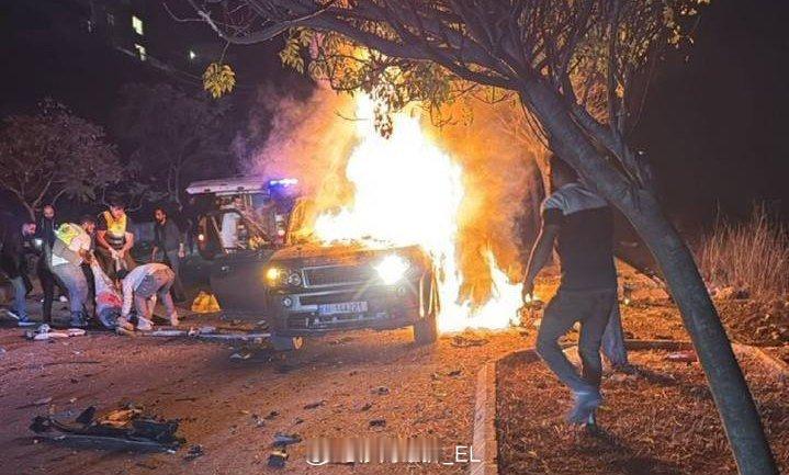 夜间，以色列无人机在黎巴嫩南部卡夫鲁曼镇袭击了一辆汽车，造成4名男子死亡，其中一