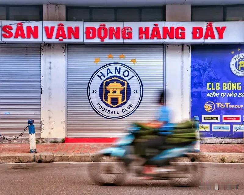 痛失百万巨奖 越南U23球员埋头跪地 痛失百万巨奖，越南U23球员埋头跪地。北京