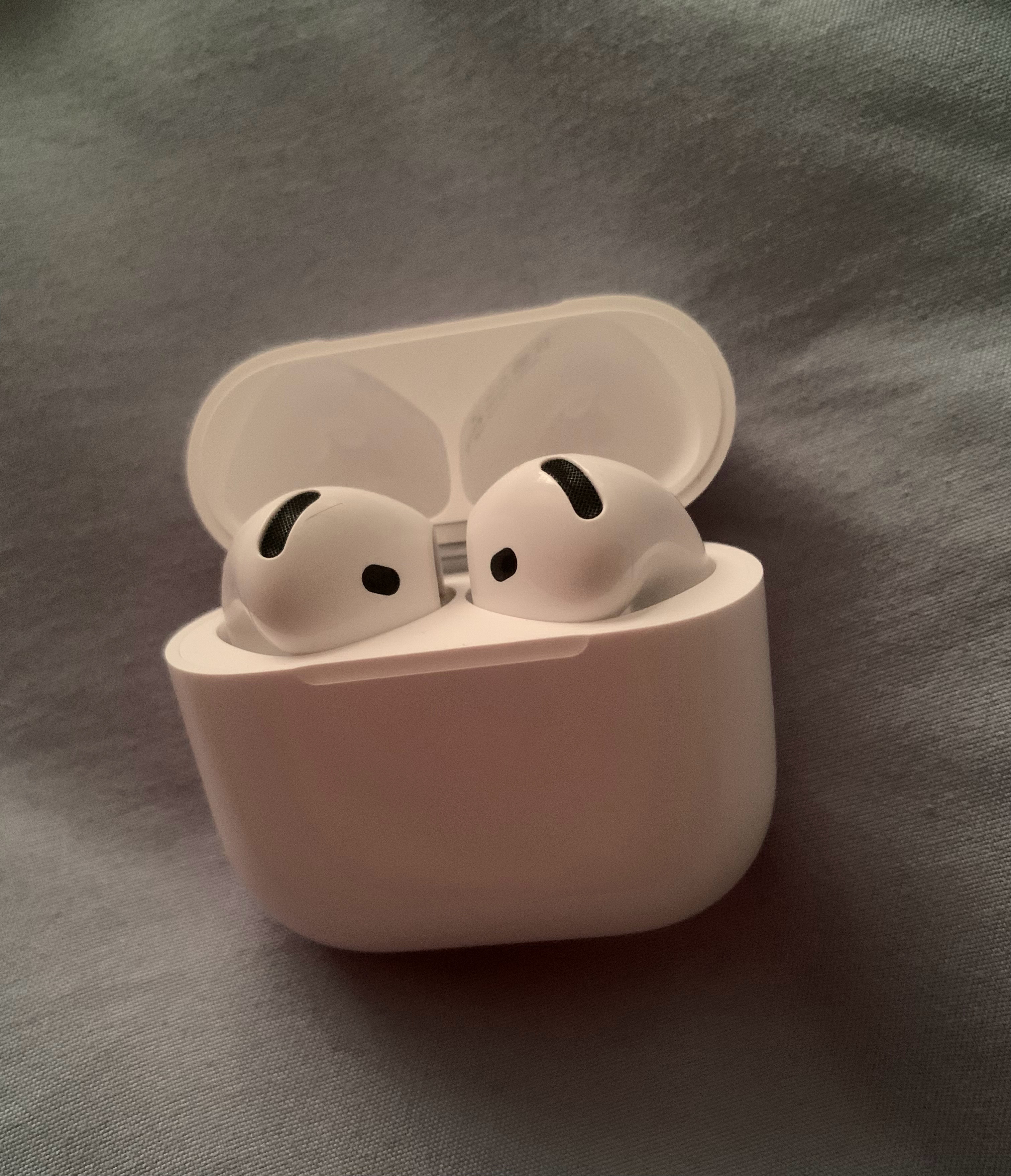 AirPods 4（ANC）到手体验一天，感觉还行。1、降噪确实牛，在地铁里能屏