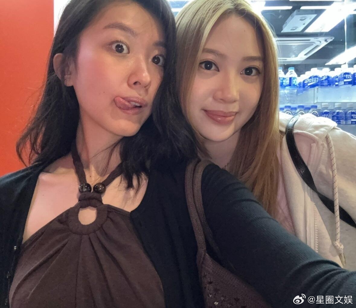 陈奕迅女儿甄子丹女儿合照陈奕迅女儿甄子丹女儿自拍合照 都是美女 ​​​