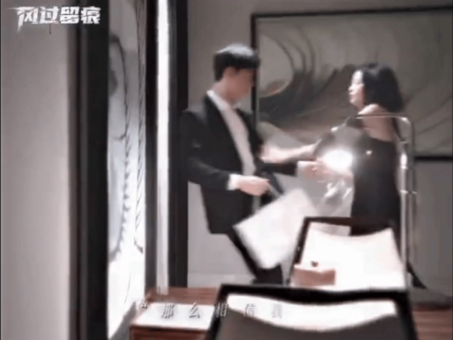 以为《风过留痕》只有烧脑的痕检破案，没想到还有张力十足的吻戏龚俊&孙怡 