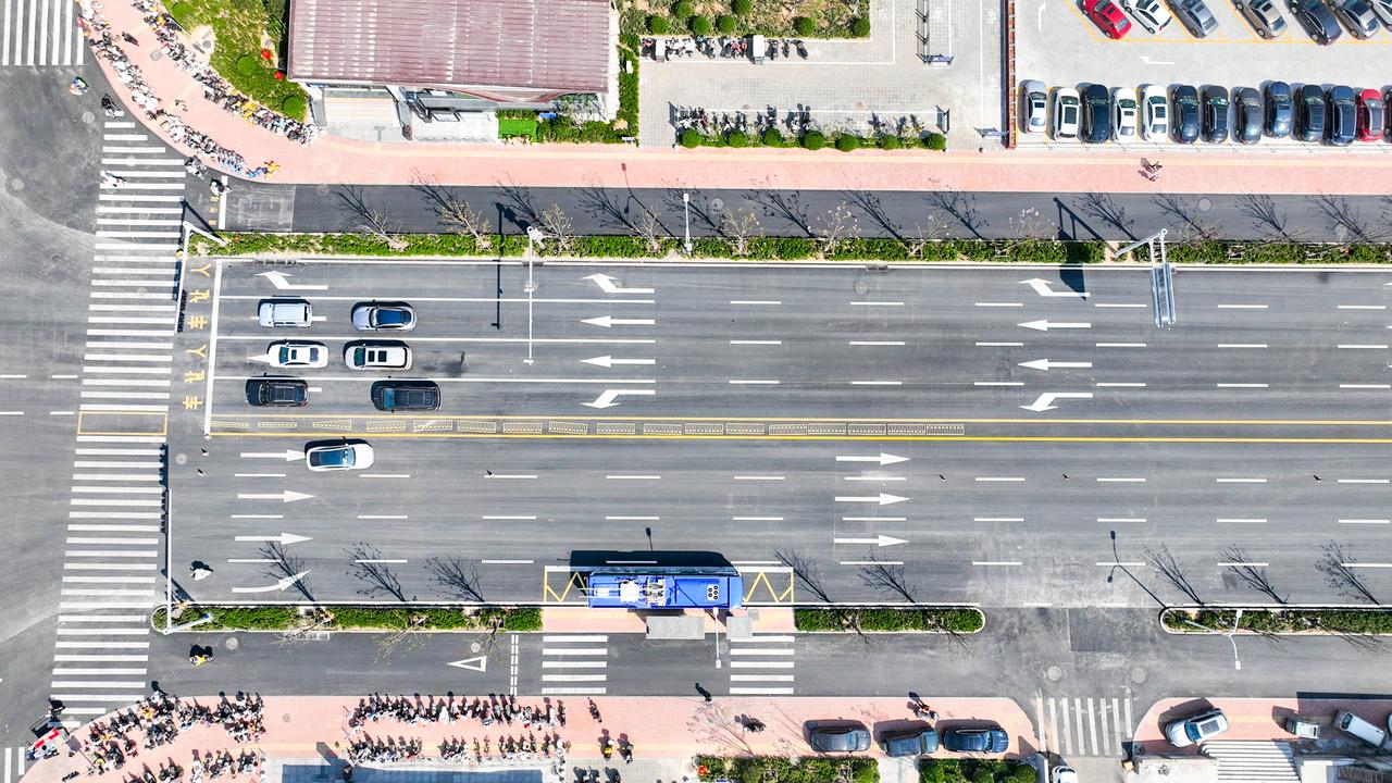 4月7日，在济南二环东路至工业南路之间的山大南路东段，地铁站点周边道路已全部整修