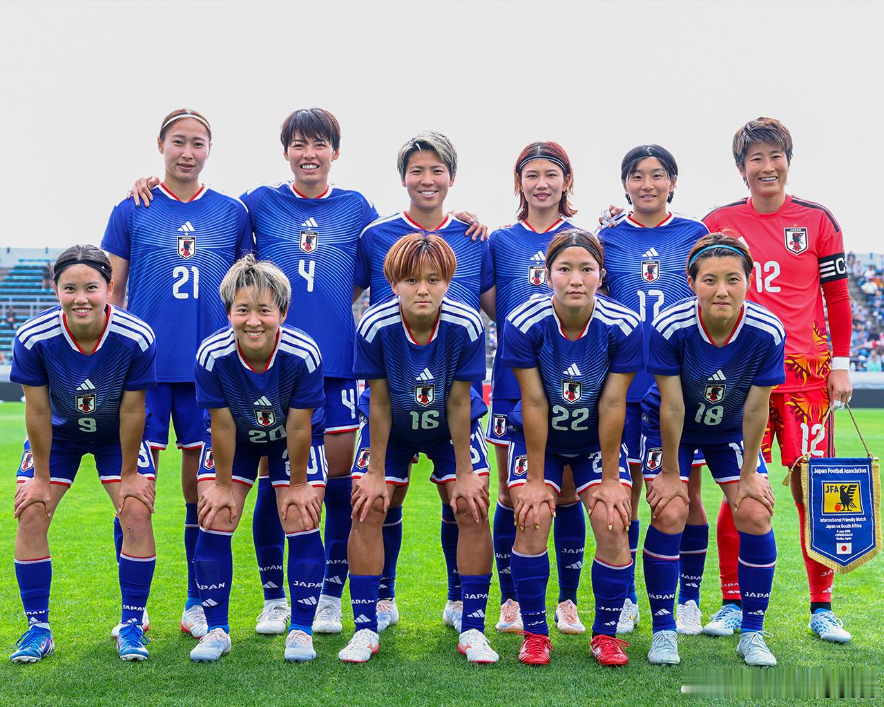 NadeshikoJapan  补看了比赛录像（日本0-1南非）。上半场，林+伊