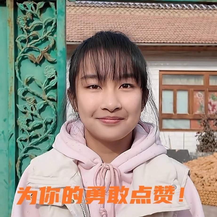 宁夏13岁女孩冰湖救人，被救男童的家人买了礼物并拿着现金亲自登门拜谢这位救命恩人