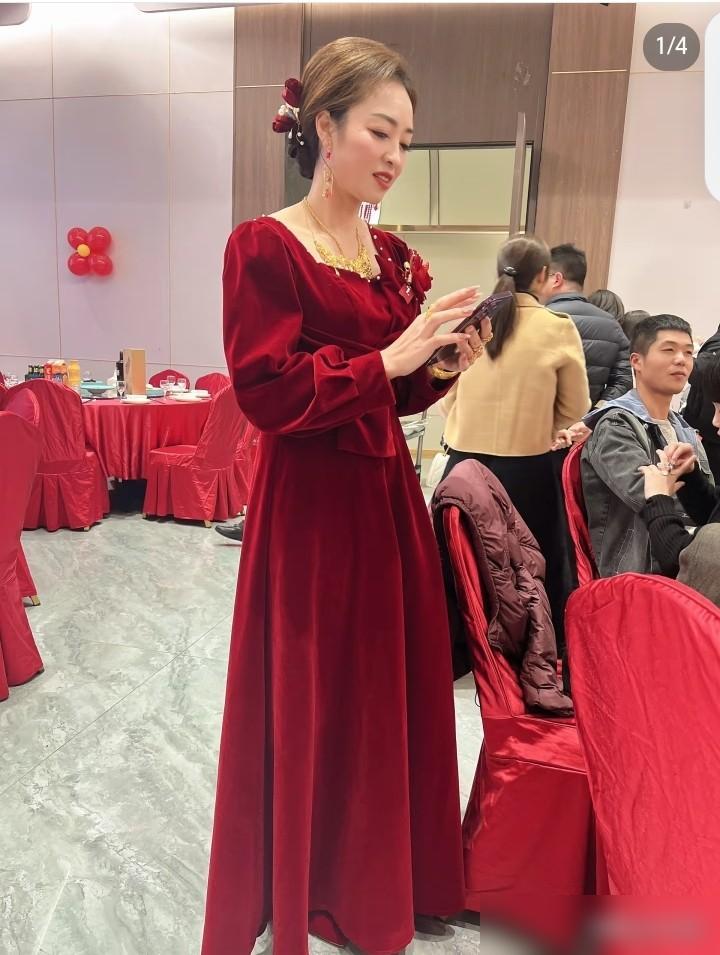 6月25号老董不光吃上了丰盛庆功酒，还遇上一件大好事。

说真的，我关注青少年体
