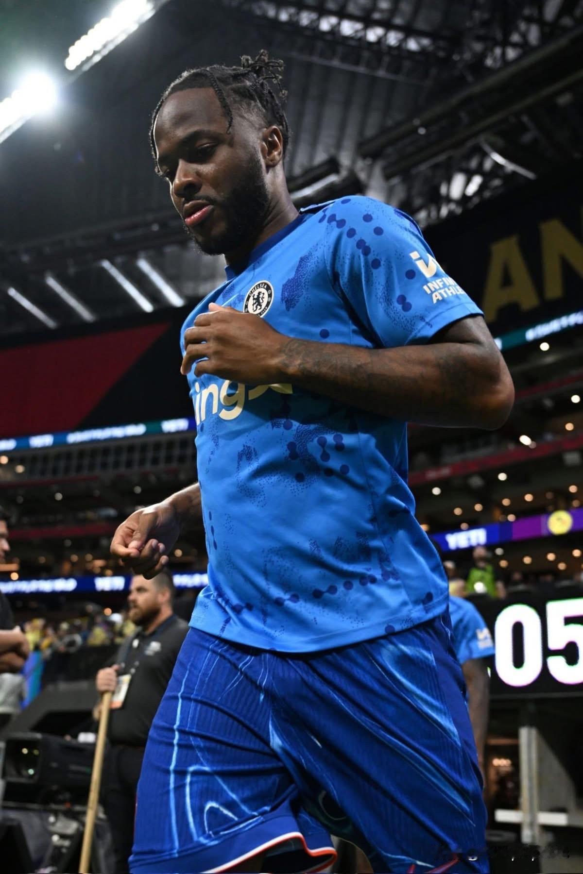 切尔西绝平曼城，有剧本有大场面。

这场对双方都很重要的关键之战，第42分钟由开