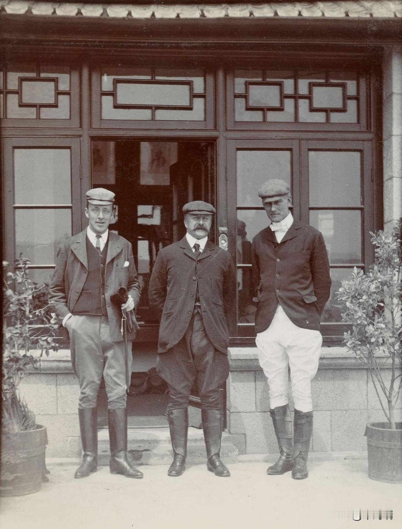 骆克爵士（Sir James Haldane Stewart Lockhart）