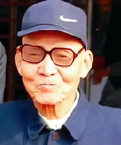 1979年，姚连蔚被免职，此后他回到了西安昆仑机械厂，重新当了一名普通工人。不久