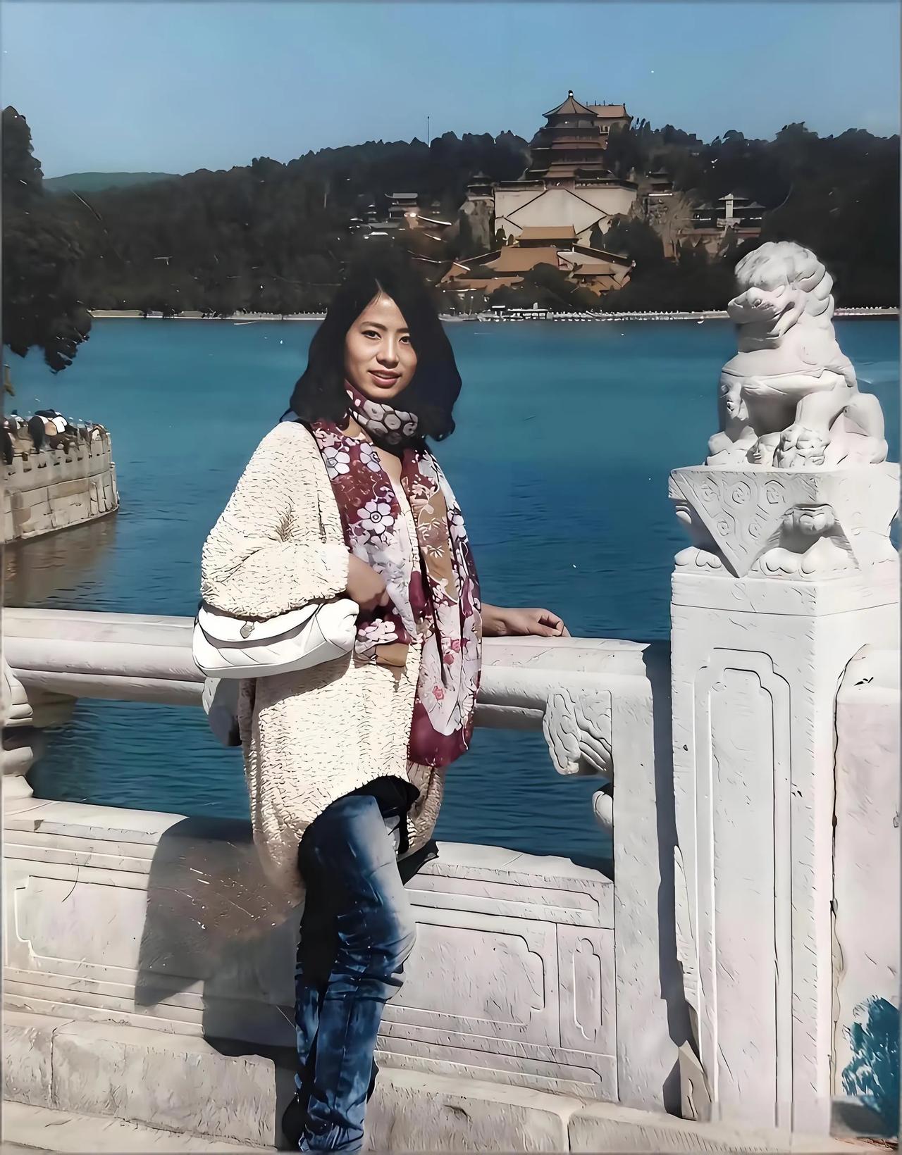 同一个人，同一个地方，相隔多年后的变化，岁月真是把杀猪刀！