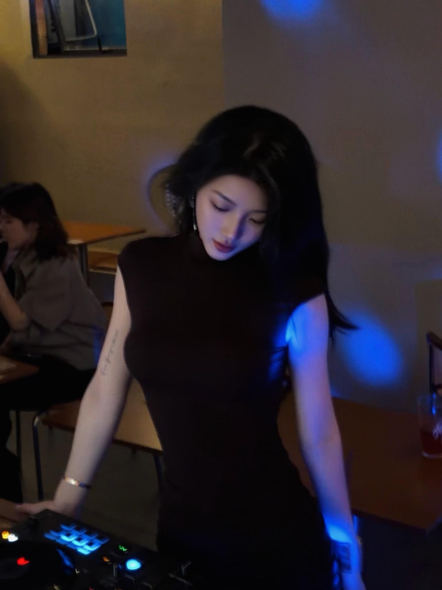 有一点sexy的lady