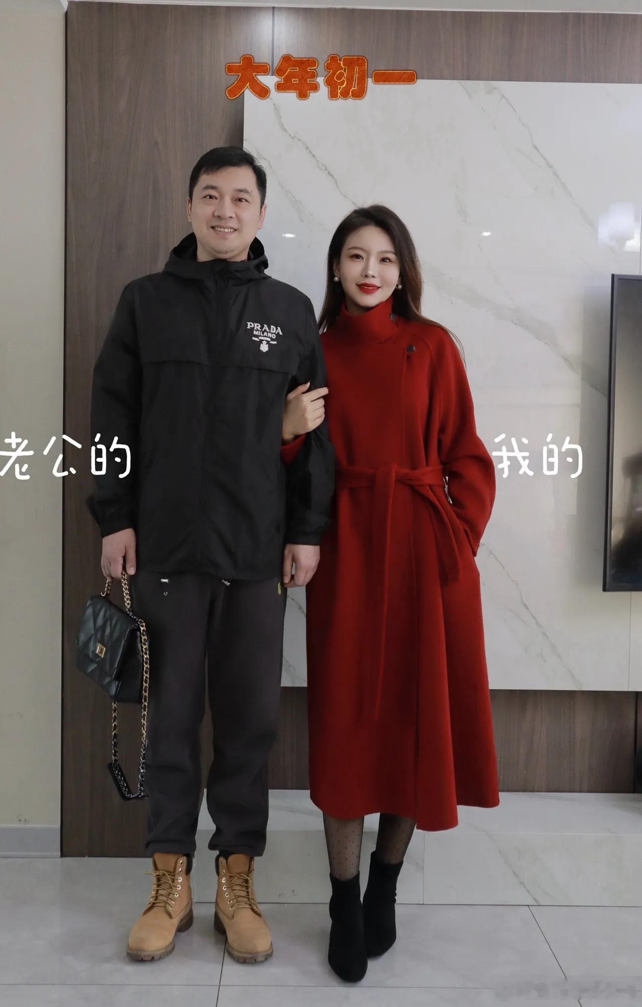 音乐一响，年味就来了，网友已经把自己和老公过年的衣服都准备好了，真是太贤惠了！#