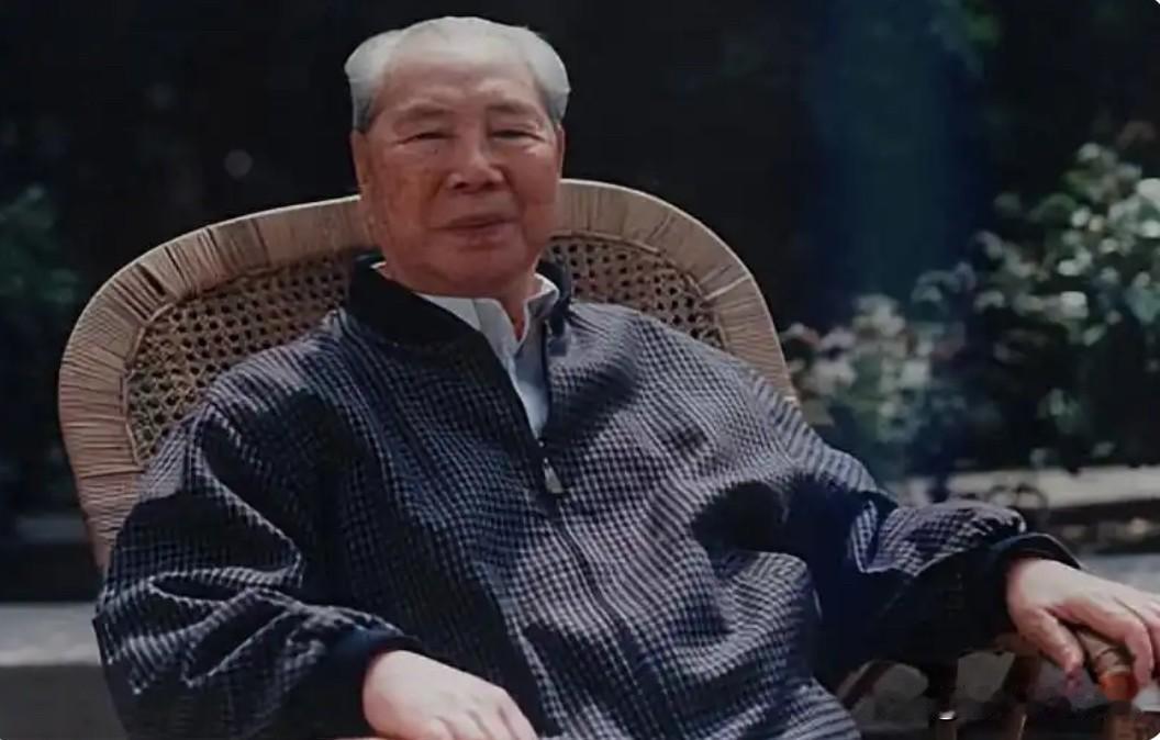 他41岁被授予开国上将，36岁任志愿军20兵团司令员，48岁起任北京军区司令员，