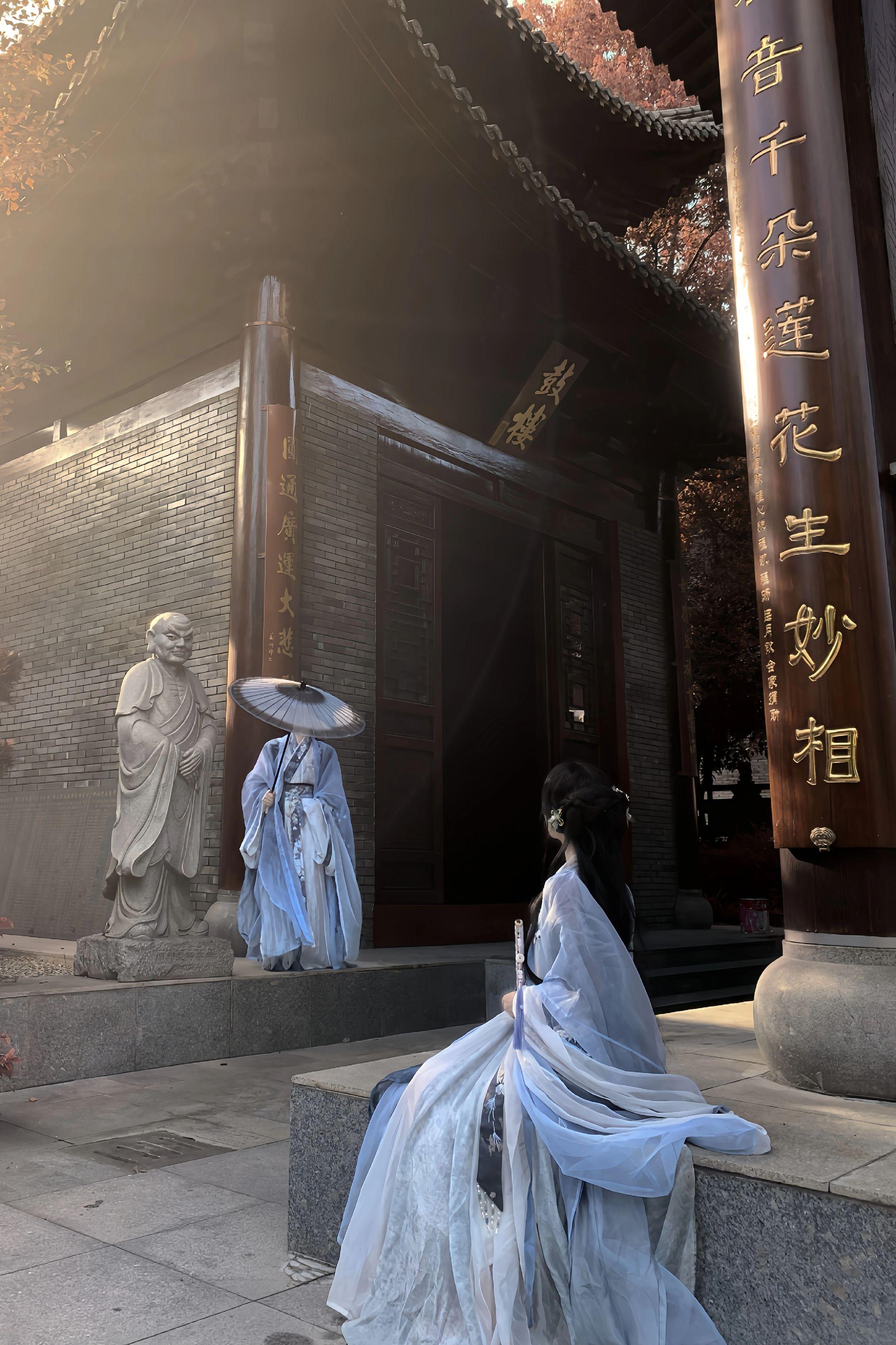 “曾有青鸟衔枝来”